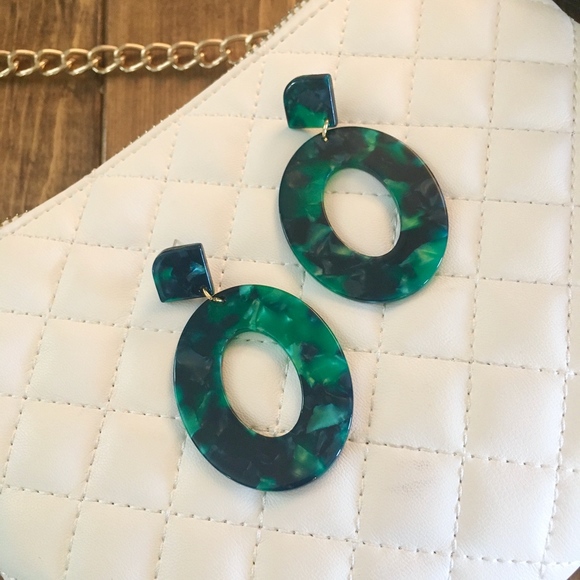 Sea Green Tortoise Shell Resin Oval Hoop Earrings - Picture 3 of 7